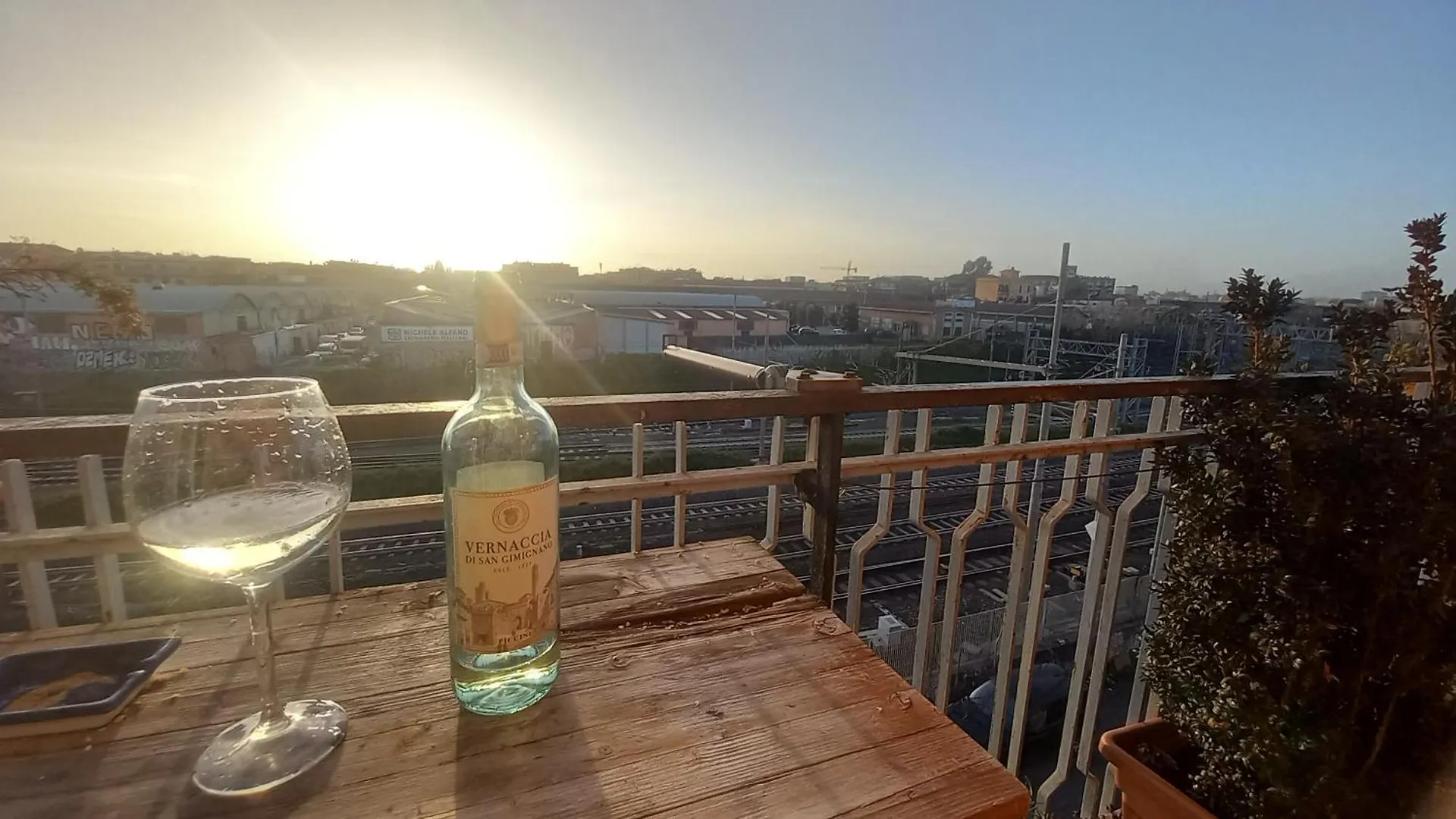 King Size Room With An Amazing View Privacy Comfort Rome Homestay